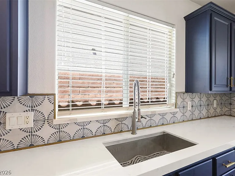 11057 Village Crest Ln — Photo 11