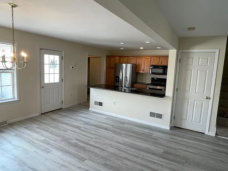 673 Wallingford Rd — Photo 6