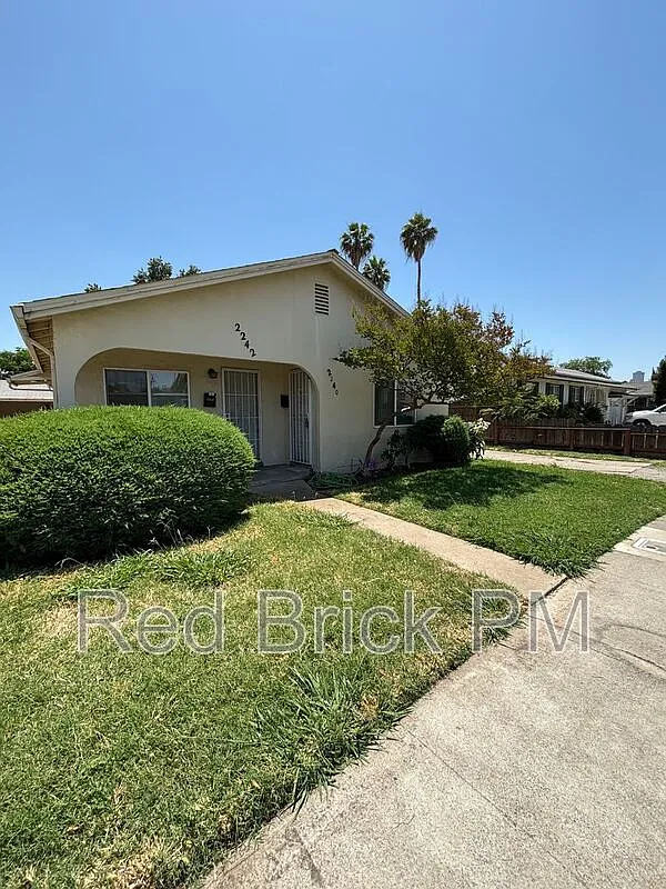 1 bed, 1.0 bath, 600 sqft, $900 — Photo 1