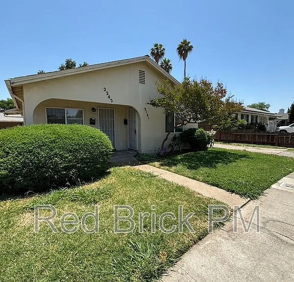 2240 Glen Ave — Photo 1