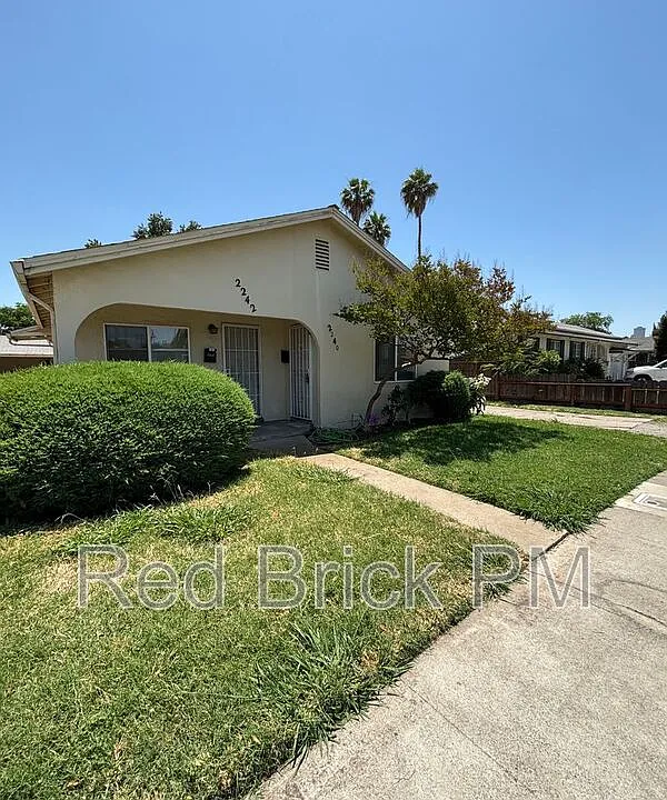 2240 Glen Ave