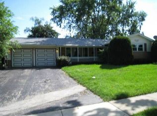 35 E Shelley Rd, Elk Grove Village, IL 60007