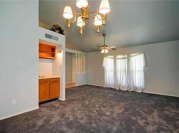 4th image of 1420 Colmar Dr