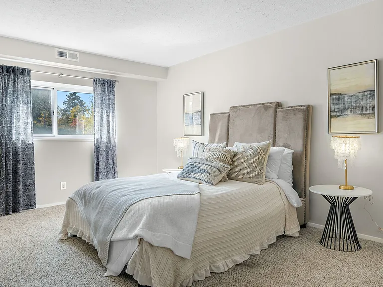 THE VANTAGE APARTMENTS — Photo 6