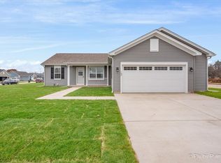 300 Savannah Dr, Walworth, WI 53184
