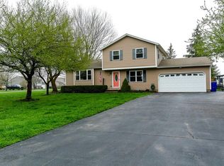 1372 Brookedge Dr, Hamlin, NY 14464