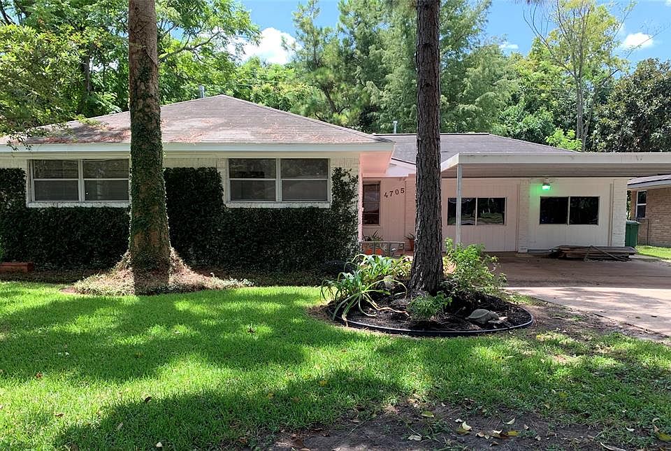 Brick home located in popular Willowbend area on quiet street.