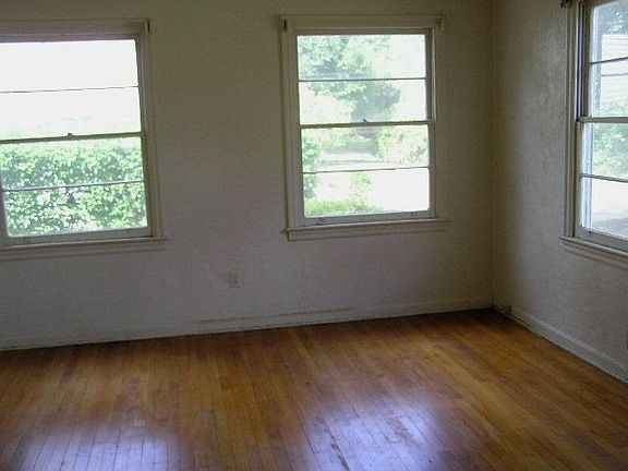 5th image of 552 Buckminster Cir