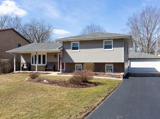 314 Highland Rd, Willowbrook, IL 60527