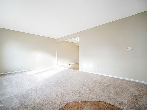 5th image of 1315 Kingsbury Dr Unit E