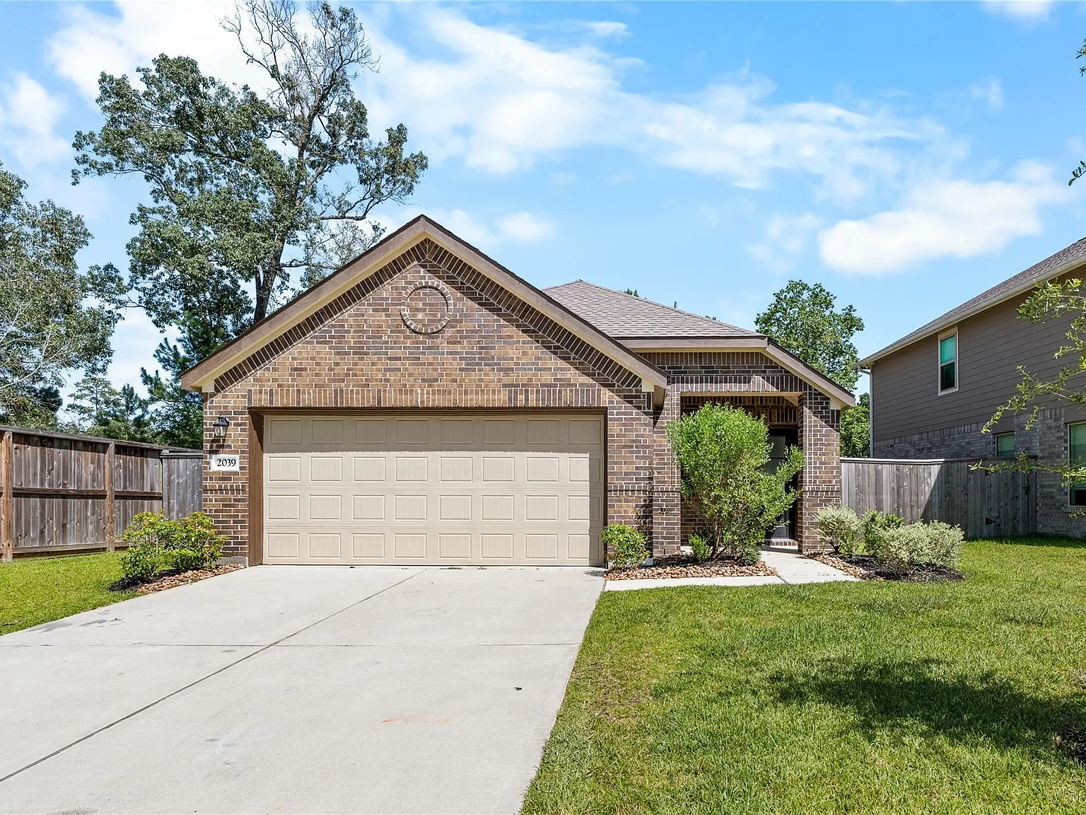 4 bed, 2.0 bath, 1568 sqft, $2,000 — Photo 1
