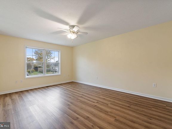 4th image of 106 Meadowbrook Dr