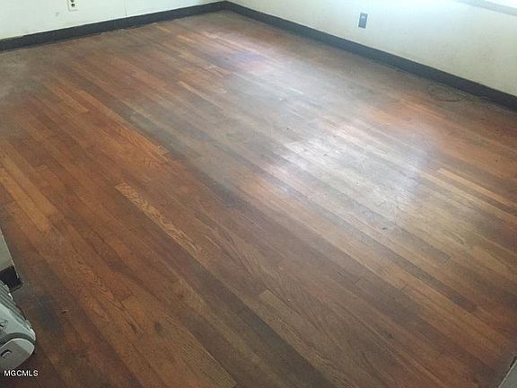 4th image of 715 Pine Dr
