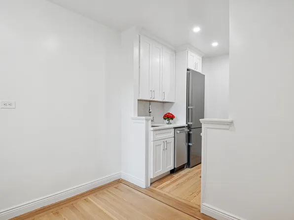 30 Bogardus Place image 4 of 11