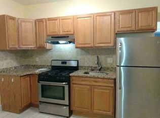 23-51 28th St, Astoria, NY 11105