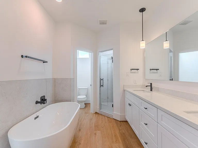 7605 Victory Reserve St — Photo 16