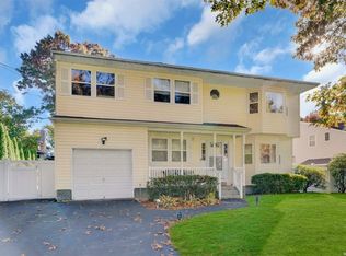 28 Fulton Blvd, Commack, NY 11725