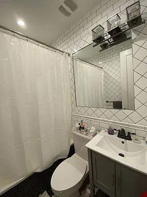 Rented by Lodger Corp | media 32