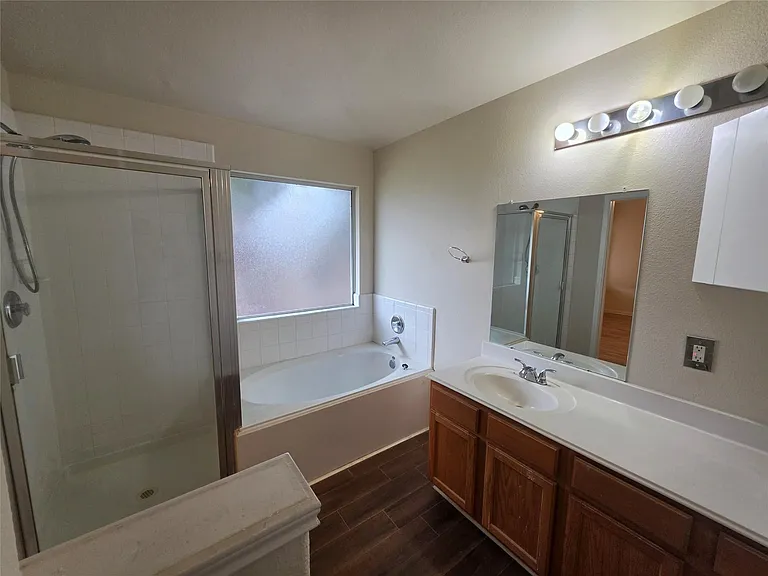 2403 Pinpoint Dr — Photo 7