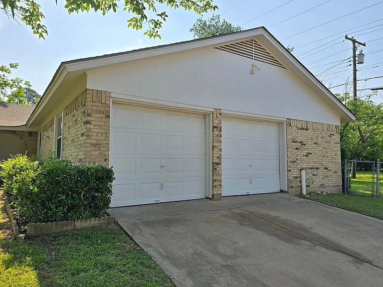 1000 Springdale Rd — Photo 36
