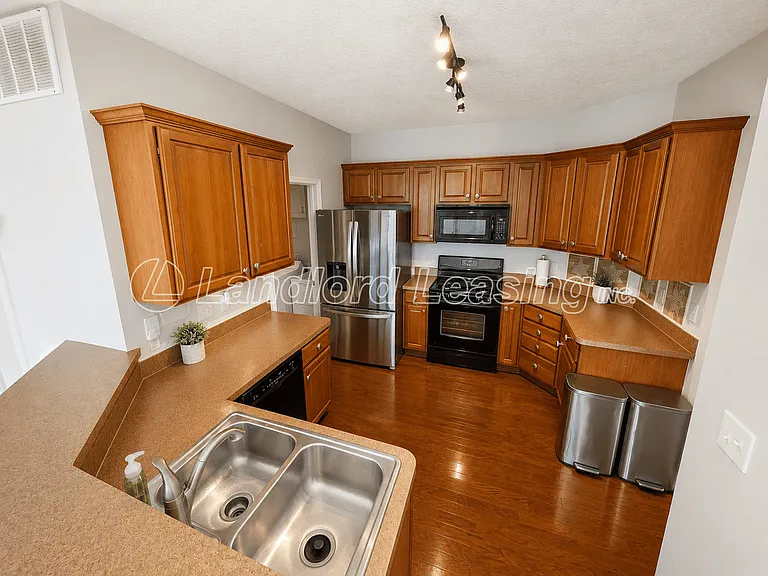 33317 Fairport Dr — Photo 5