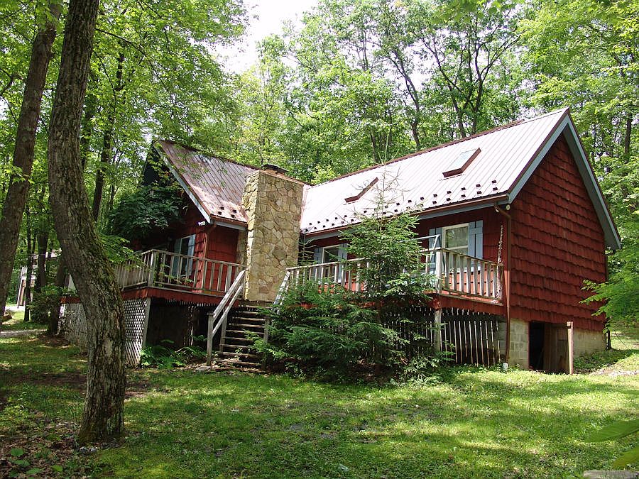 2nd image of 1323 Rhododendron Dr