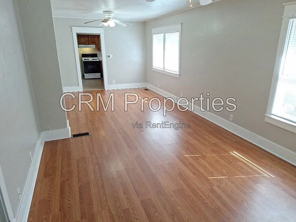 3 bed, 1.0 bath, 960 sqft, $995 — Photo 2
