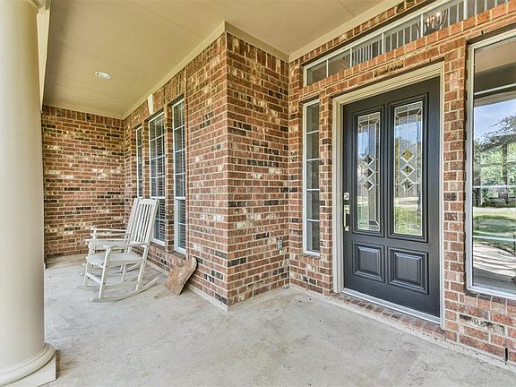 3rd image of 5010 Oxbow Circle