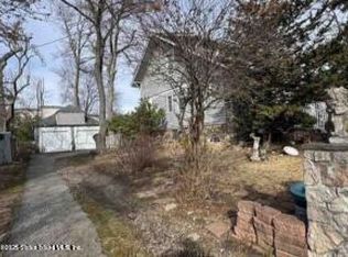 320 Sprague Ave, Staten Island, NY 10307