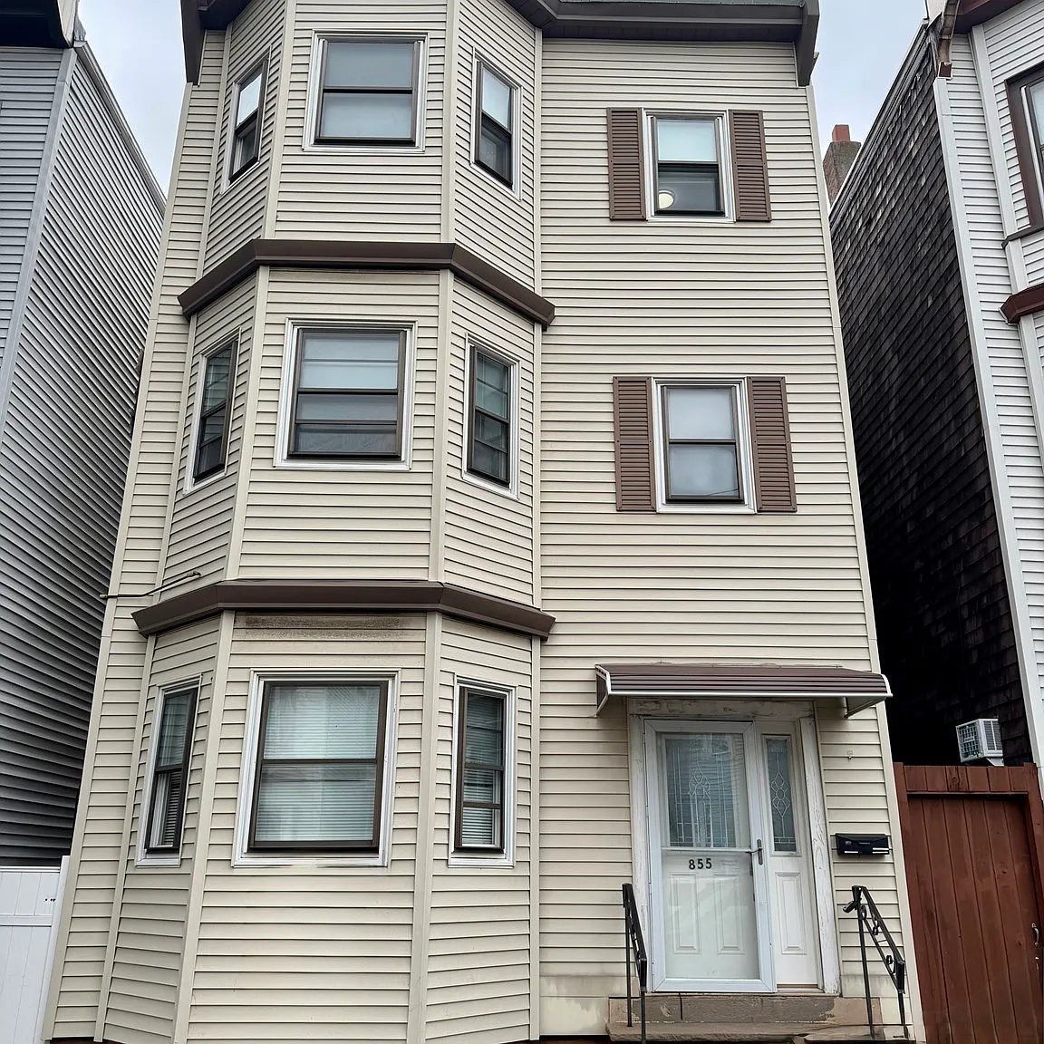 3 bed, 920 sqft, $2,900 — Photo 1