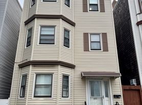 855 Saratoga St, Boston, MA