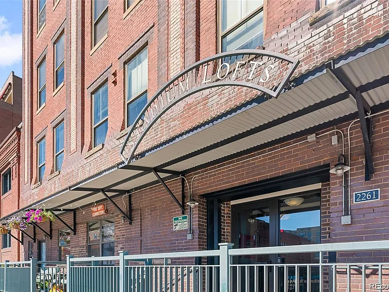 2261 Blake St #4D — Photo 8