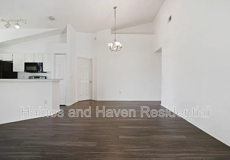 2492 Saint Augustine Blvd — Photo 9