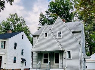 863 Roanoke Rd, Cleveland Heights, OH 44121