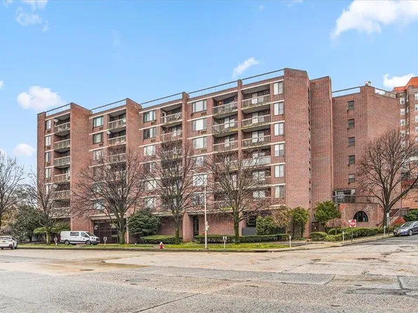 777 N Macquesten Parkway #108, Mount Vernon, NY 10552