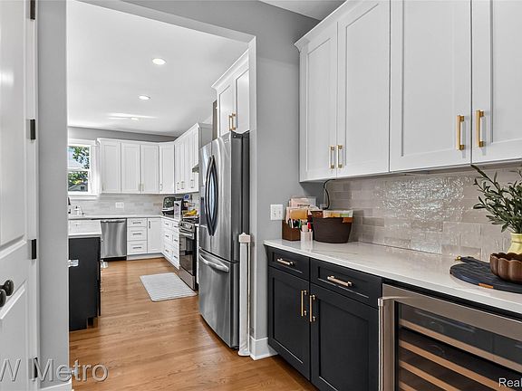 4th image of 604 Forest Ave