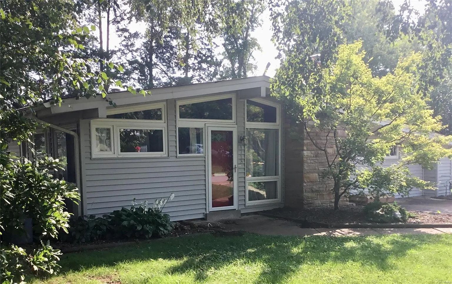 1713 Ridgewood Dr photo 1