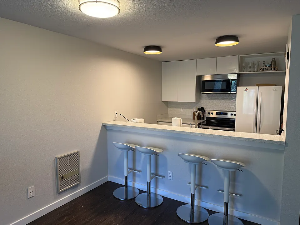 17431 Ambaum Blvd S #C6