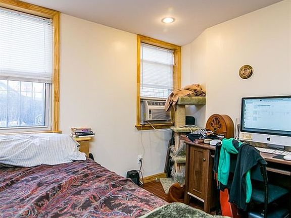 302_Ainslie_Street_-_Apt_1_-7