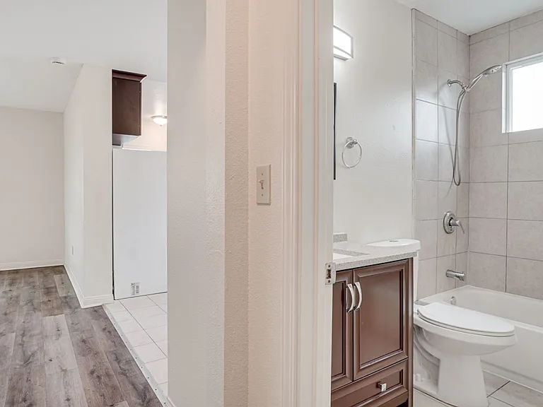 3846 Van Dyke Ave — Photo 26