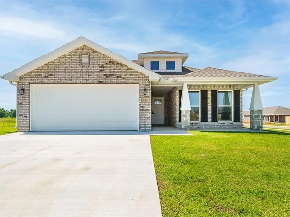 1801 Edwards St, Pea Ridge, AR 72751