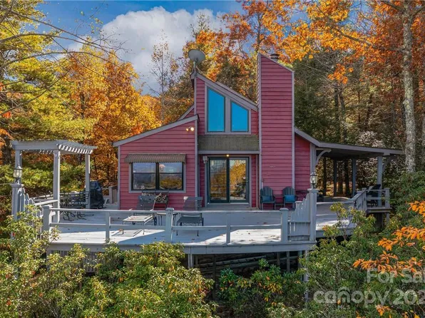 349 Timber Crest Dr, Zirconia, NC 28790