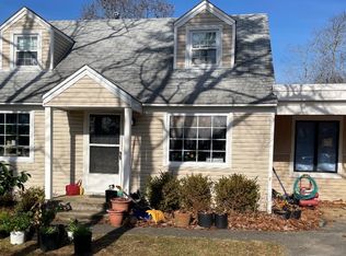 11 Long Ln, Hampton Bays, NY 11946