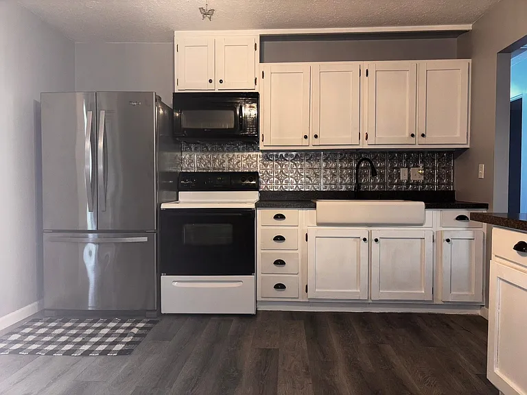 335 N Sycamore Dr — Photo 7