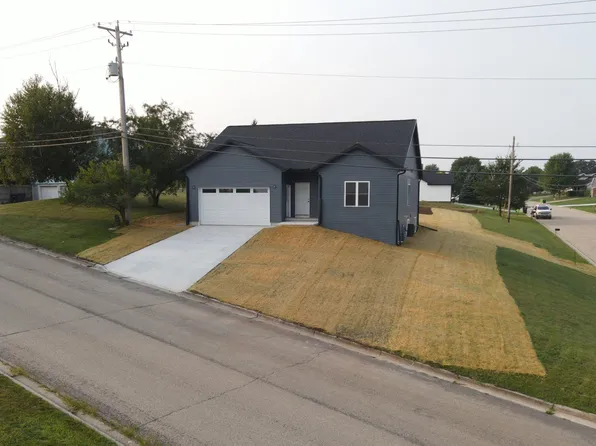 400 Hollander St, Markesan, WI 53946