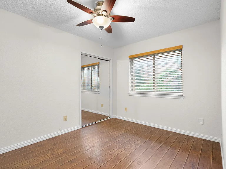 1425 Thistlewood Ln — Photo 13