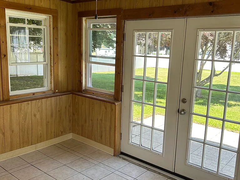 48 Isham Ave — Photo 3