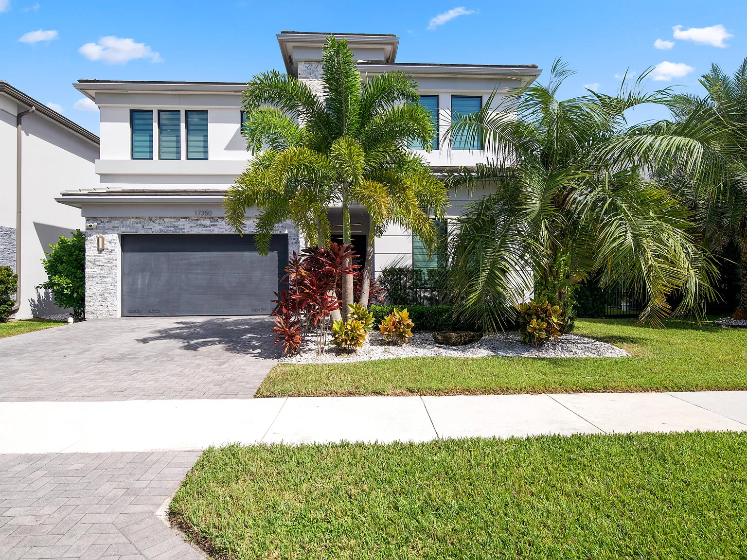 5 bed, 4.0 bath, 2999 sqft, $13,000 — Photo 2