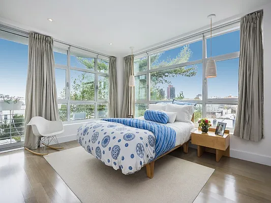 Sold by Sotheby's International Realty | media 3