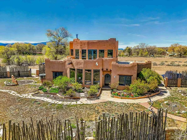 1044 Millicent Rogers Rd, San Cristobal, NM 87529